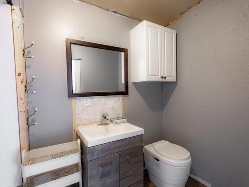 6808 Ashcroft Road, Kamloops, BC - Indoor Photo Showing Bathroom