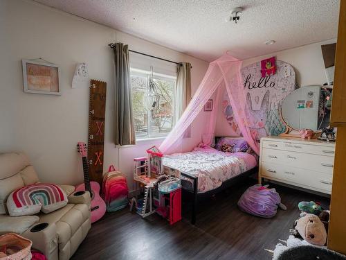 6808 Ashcroft Road, Kamloops, BC - Indoor Photo Showing Bedroom