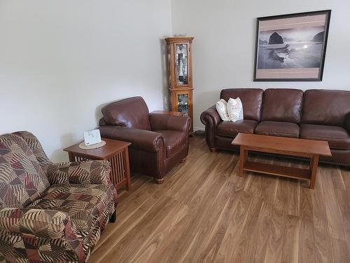 218 Manitoba, Schreiber, ON - Indoor Photo Showing Living Room