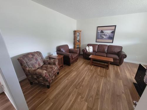 218 Manitoba, Schreiber, ON - Indoor Photo Showing Living Room