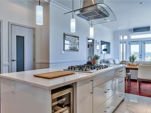 504-10 Chapel St, Nanaimo, BC - Indoor Photo Showing Kitchen