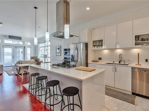 504-10 Chapel St, Nanaimo, BC - Indoor Photo Showing Kitchen With Stainless Steel Kitchen With Upgraded Kitchen