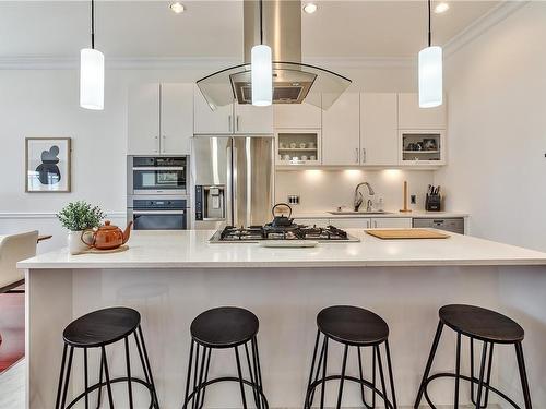 504-10 Chapel St, Nanaimo, BC - Indoor Photo Showing Kitchen With Stainless Steel Kitchen With Upgraded Kitchen