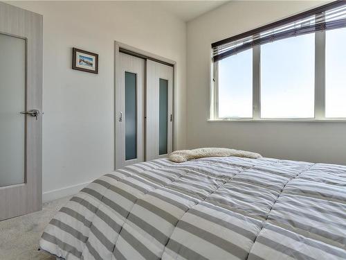 504-10 Chapel St, Nanaimo, BC - Indoor Photo Showing Bedroom