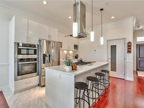 504-10 Chapel St, Nanaimo, BC - Indoor Photo Showing Kitchen With Stainless Steel Kitchen With Upgraded Kitchen