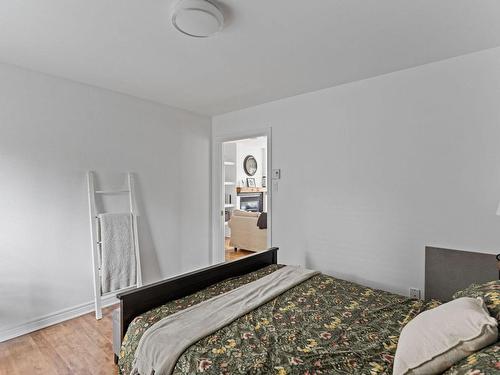 Salle de bains - 220 Rue De La Vallée-Du-Golf, Sainte-Adèle, QC - Indoor Photo Showing Bedroom