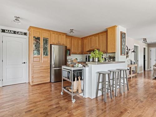 Cuisine - 220 Rue De La Vallée-Du-Golf, Sainte-Adèle, QC - Indoor Photo Showing Kitchen