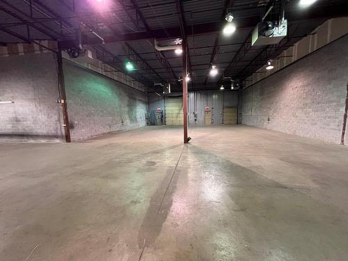 Warehouse - 220-3500 Boul. Matte, Brossard, QC - Indoor Photo Showing Garage