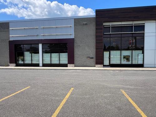 Frontage - 220-3500 Boul. Matte, Brossard, QC - Outdoor