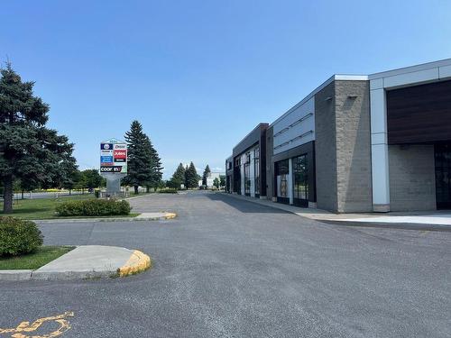 Parking - 220-3500 Boul. Matte, Brossard, QC - Outdoor