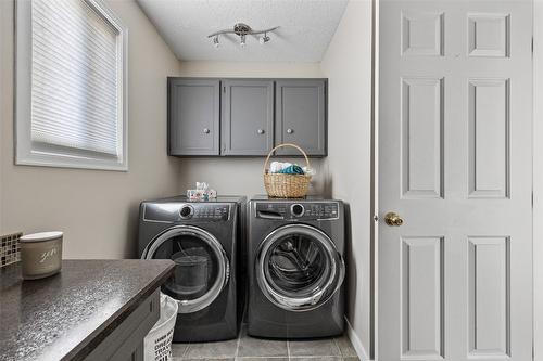 1996 Tomat Avenue, Kelowna, BC - Indoor Photo Showing Laundry Room