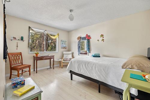 1996 Tomat Avenue, Kelowna, BC - Indoor Photo Showing Bedroom