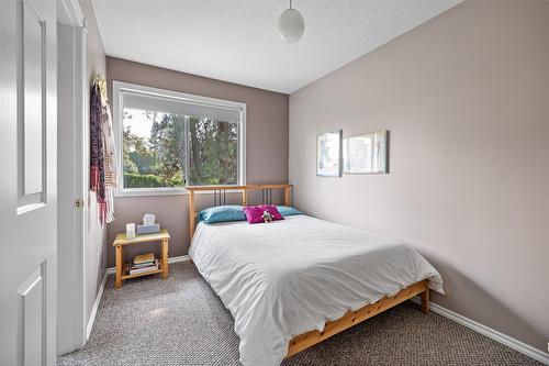 1996 Tomat Avenue, Kelowna, BC - Indoor Photo Showing Bedroom