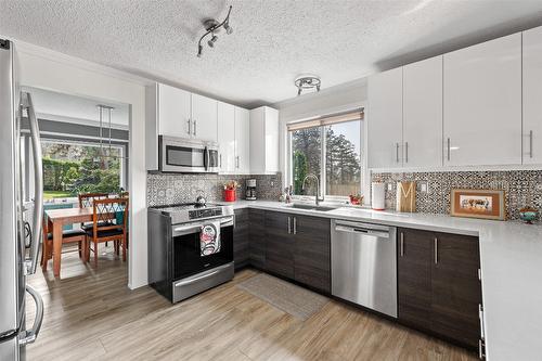 1996 Tomat Avenue, Kelowna, BC - Indoor Photo Showing Kitchen With Double Sink With Upgraded Kitchen