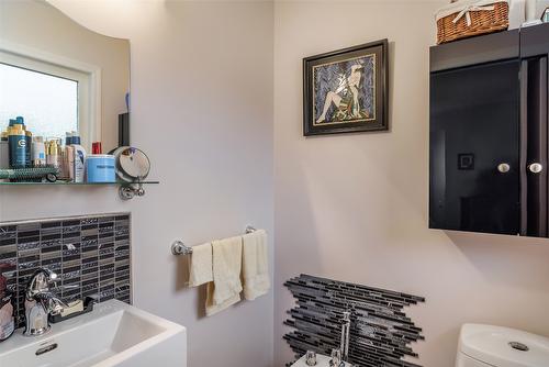 9210 Mountview Road, Lake Country, BC - Indoor Photo Showing Bathroom