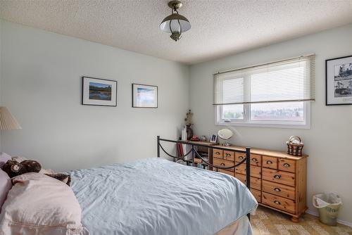 9210 Mountview Road, Lake Country, BC - Indoor Photo Showing Bedroom