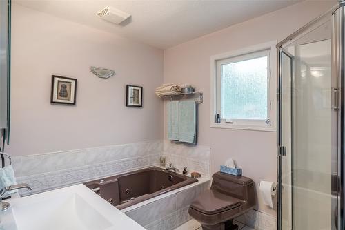 9210 Mountview Road, Lake Country, BC - Indoor Photo Showing Bathroom