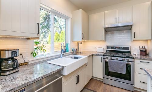 7050 53 Street, Salmon Arm, BC - Indoor Photo Showing Kitchen With Double Sink