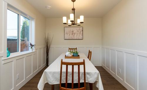 7050 53 Street, Salmon Arm, BC - Indoor Photo Showing Dining Room