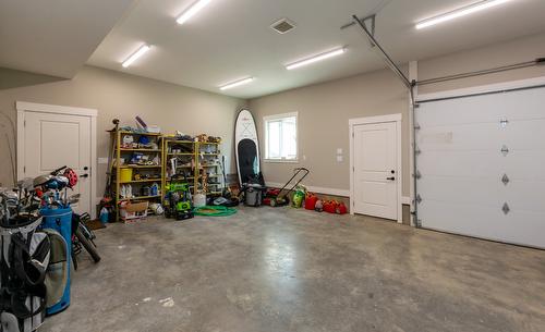 7050 53 Street, Salmon Arm, BC - Indoor Photo Showing Garage