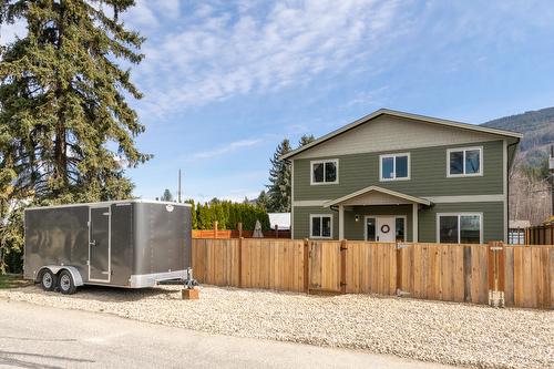 7050 53 Street, Salmon Arm, BC - Outdoor