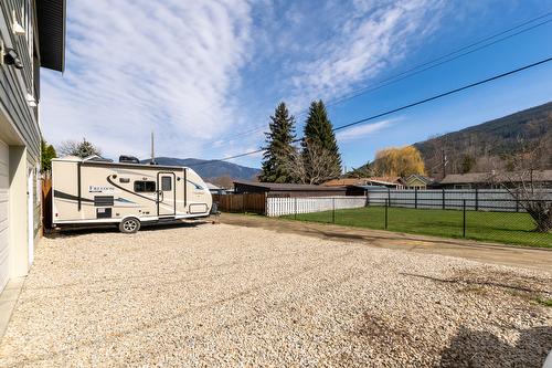 7050 53 Street, Salmon Arm, BC - Outdoor