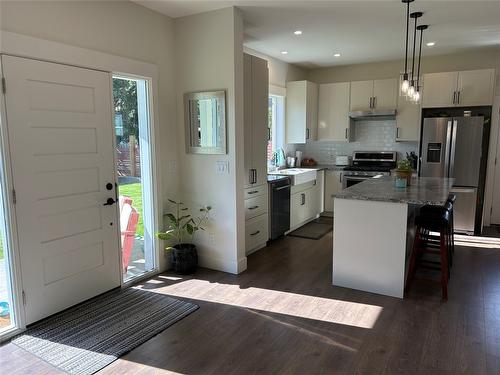 7050 53 Street, Salmon Arm, BC - Indoor Photo Showing Kitchen With Upgraded Kitchen