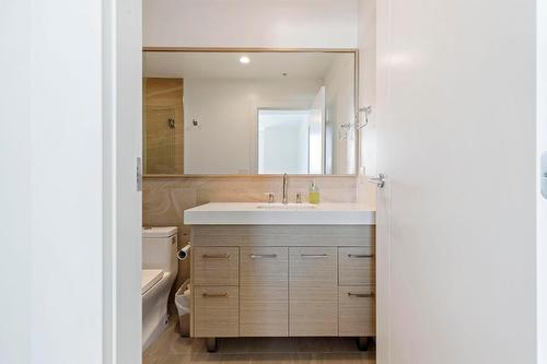 708-1191 Sunset Drive, Kelowna, BC - Indoor Photo Showing Bathroom