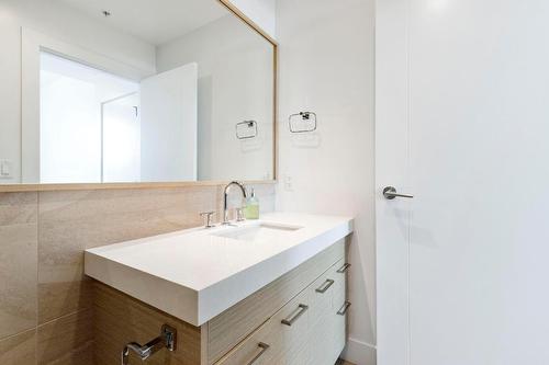 708-1191 Sunset Drive, Kelowna, BC - Indoor Photo Showing Bathroom