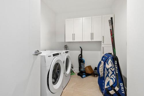 708-1191 Sunset Drive, Kelowna, BC - Indoor Photo Showing Laundry Room