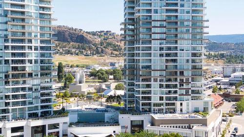 708-1191 Sunset Drive, Kelowna, BC - Outdoor With Facade