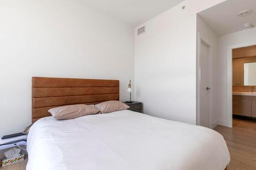 708-1191 Sunset Drive, Kelowna, BC - Indoor Photo Showing Bedroom