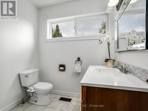 22 De Marco Boulevard, Toronto (Rustic), ON - Indoor Photo Showing Bathroom