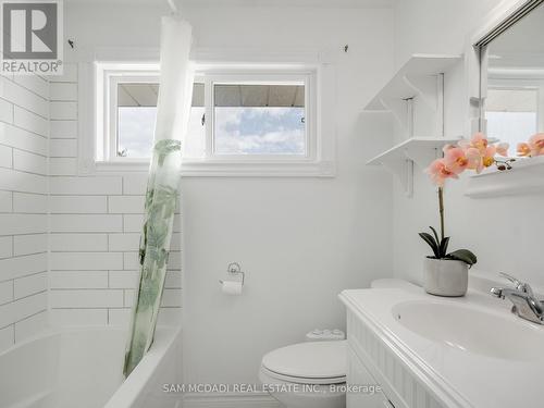 22 De Marco Boulevard, Toronto (Rustic), ON - Indoor Photo Showing Bathroom