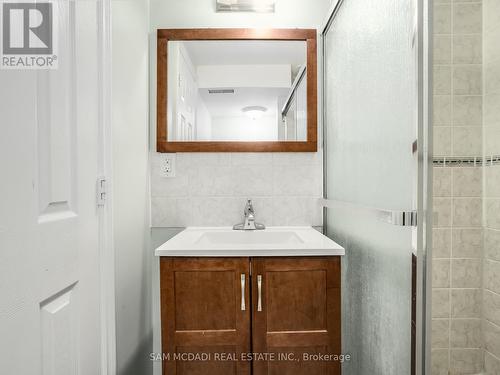 22 De Marco Boulevard, Toronto (Rustic), ON - Indoor Photo Showing Bathroom