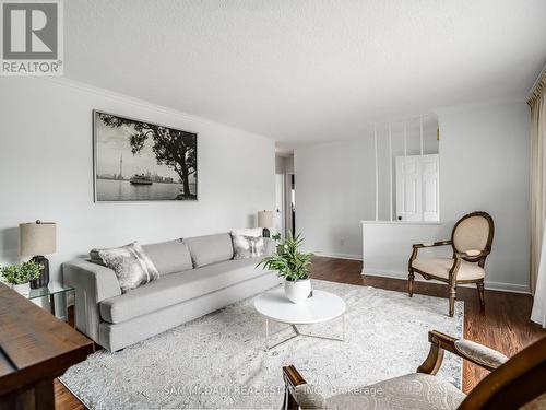 22 De Marco Boulevard, Toronto (Rustic), ON - Indoor Photo Showing Living Room