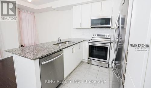 17 - 78 Preston Meadow Avenue, Mississauga (Hurontario), ON - Indoor Photo Showing Kitchen With Double Sink With Upgraded Kitchen