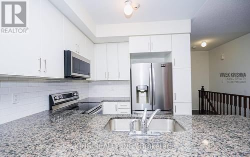 17 - 78 Preston Meadow Avenue, Mississauga (Hurontario), ON - Indoor Photo Showing Kitchen With Stainless Steel Kitchen With Double Sink With Upgraded Kitchen