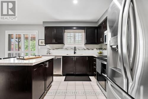 4 Mcivor Street, Whitby (Rolling Acres), ON - Indoor Photo Showing Kitchen With Upgraded Kitchen