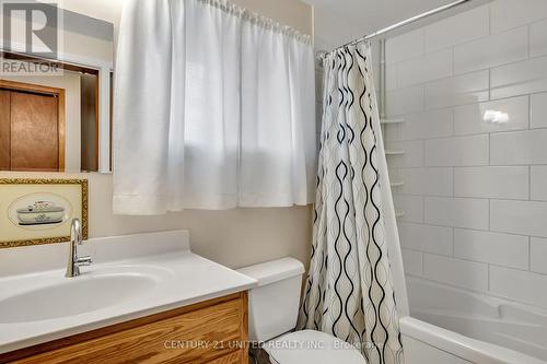 147 Greenhill Drive, Peterborough (Monaghan), ON - Indoor Photo Showing Bathroom