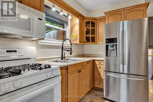 147 Greenhill Drive, Peterborough (Monaghan), ON - Indoor Photo Showing Kitchen With Double Sink