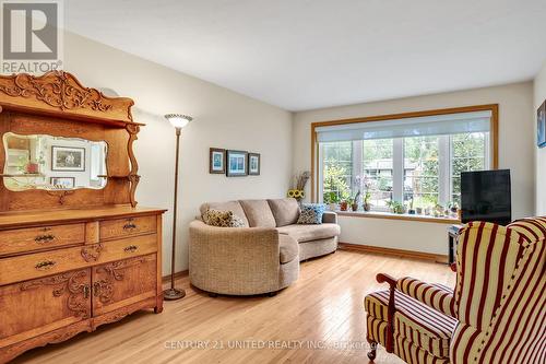 147 Greenhill Drive, Peterborough (Monaghan), ON - Indoor Photo Showing Living Room