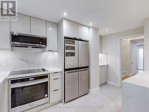 23 Quincy Crescent, Toronto (Henry Farm), ON - Indoor Photo Showing Kitchen