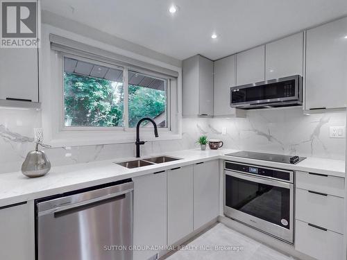 23 Quincy Crescent, Toronto (Henry Farm), ON - Indoor Photo Showing Kitchen With Double Sink With Upgraded Kitchen