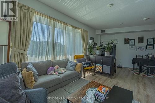 255 - 60 Ann O'Reilly Road, Toronto (Henry Farm), ON - Indoor Photo Showing Living Room