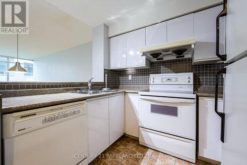 506 - 942 Yonge Street, Toronto (Annex), ON - Indoor Photo Showing Kitchen With Double Sink