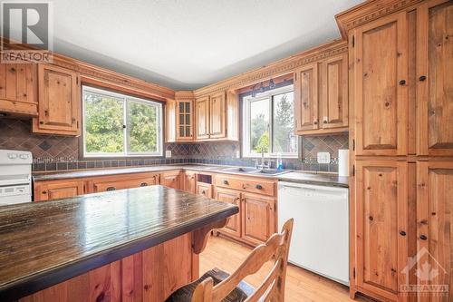 1860 Grey'S Creek Road, Greely, ON - Indoor Photo Showing Kitchen With Double Sink