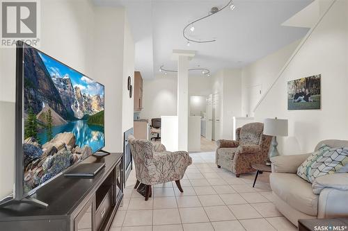 510 1275 Broad Street, Regina, SK - Indoor Photo Showing Living Room