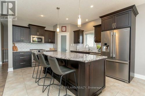 5260 Marion Street, Thames Centre (Dorchester), ON - Indoor Photo Showing Kitchen With Upgraded Kitchen