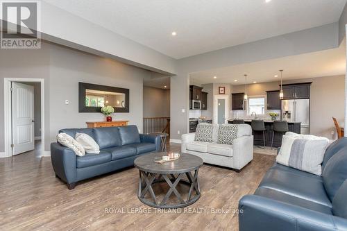 5260 Marion Street, Thames Centre (Dorchester), ON - Indoor Photo Showing Living Room